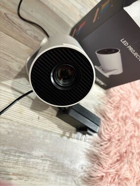 White LED Mini Projector - Portable Home Theater